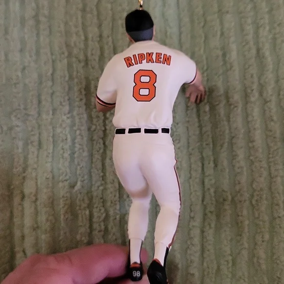 1998 Hallmark Keepsake Ornament - Cal Ripken Jr. At the Ballpark - Orioles - Picture 7 of 9